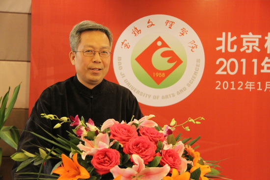 李全武为北京校友分会新增的副会长郑向红,张维佳,王丰以及副秘书长